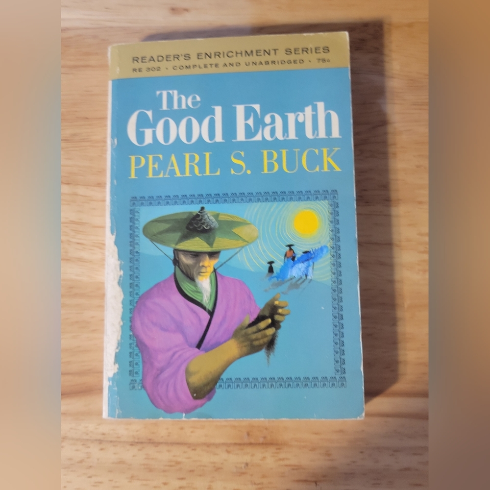 Vintage The Good Earth Classic Paperback Book by Pearl S. Buck 1968 5th Printing